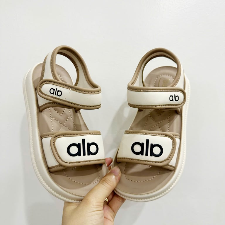 M195 Sandal Quai Dán Chữ Hàn Quốc Cho Bé Gái (Size 26-37)