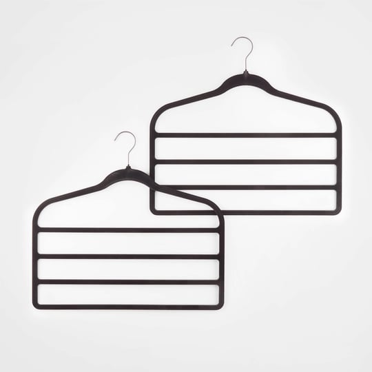 2pk-4-bar-flocked-hangers-black-brightroom-1