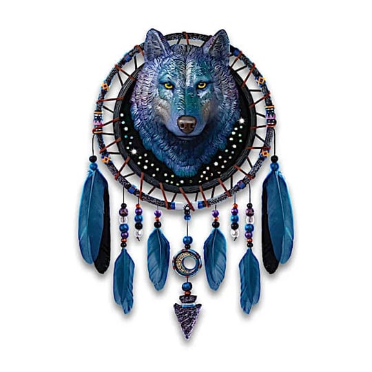 color-changing-dreamcatchers-with-sculptural-3d-wolf-heads-1
