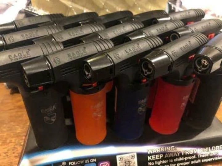 eagle-jet-torch-adjustable-flame-windproof-butane-refillable-lighter-1