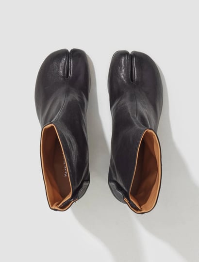 maison-margiela-black-tabi-ankle-boots-1