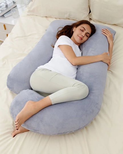 momcozy-huggable-our-maternity-body-pillow-velvet-1