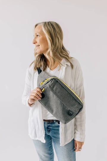 tushbaby-the-pack-fanny-pack-diaper-belt-bag-grey-1
