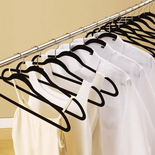 yaheetech-velvet-hangers-black-1