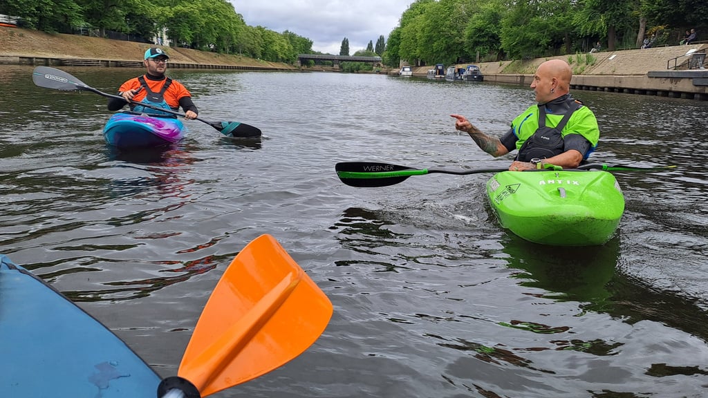 Two paddlers have a chat on the River Ouse