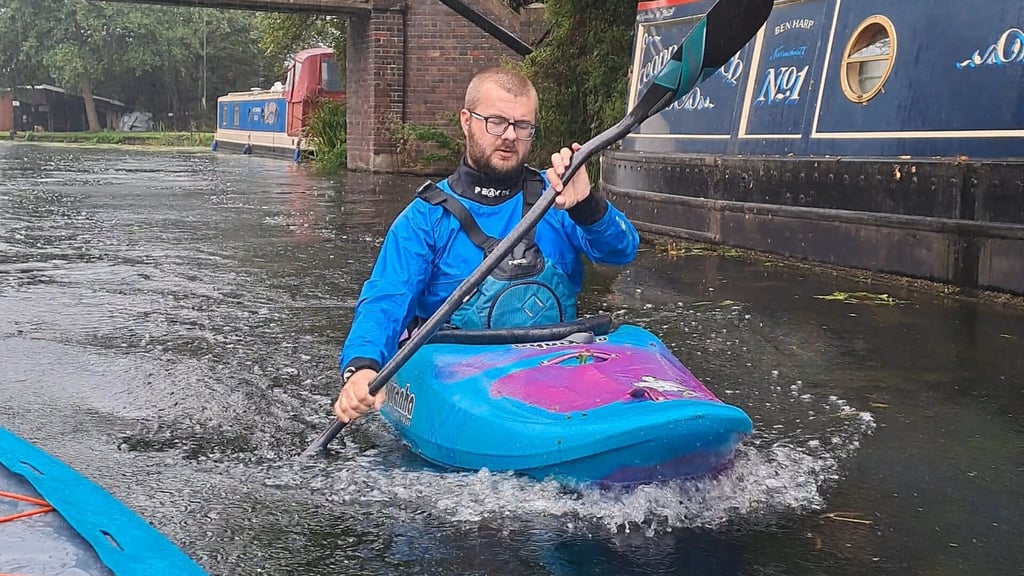 Paddling along the Erewash Canal