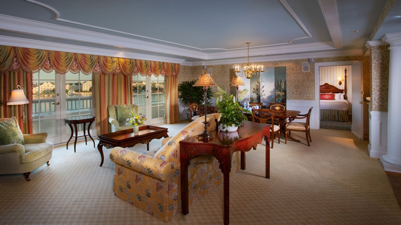 Sonora VP Suite - Club Level