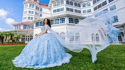 Signature Portrait Session: Disney's Grand Floridian Resort & Spa thumbnail