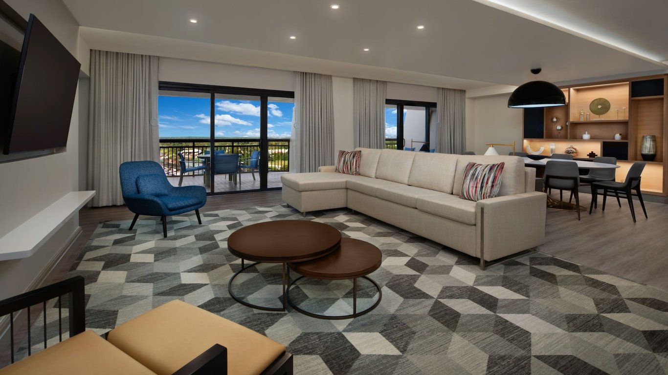 Theme Park View 1 Bedroom Suite - Club Level