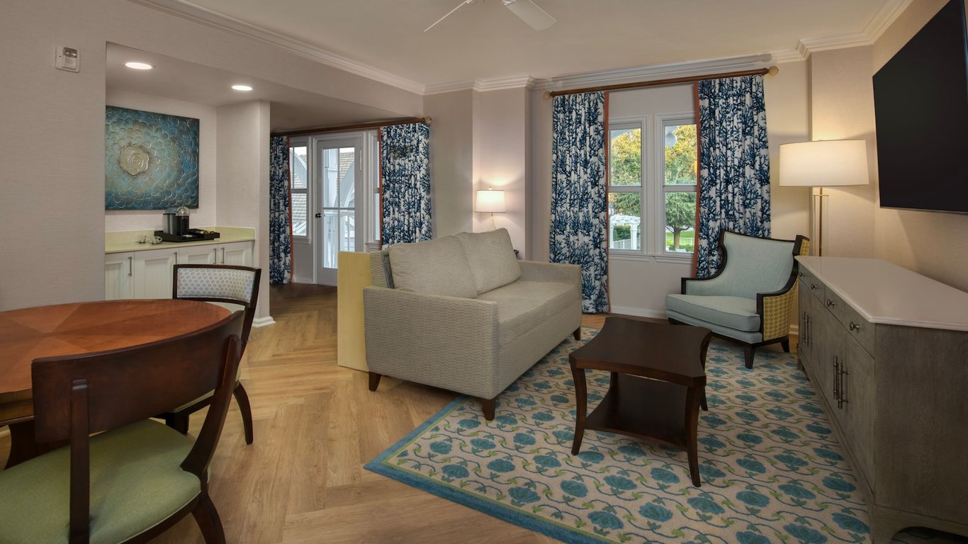 2 Bedroom Suite - Club Level Access