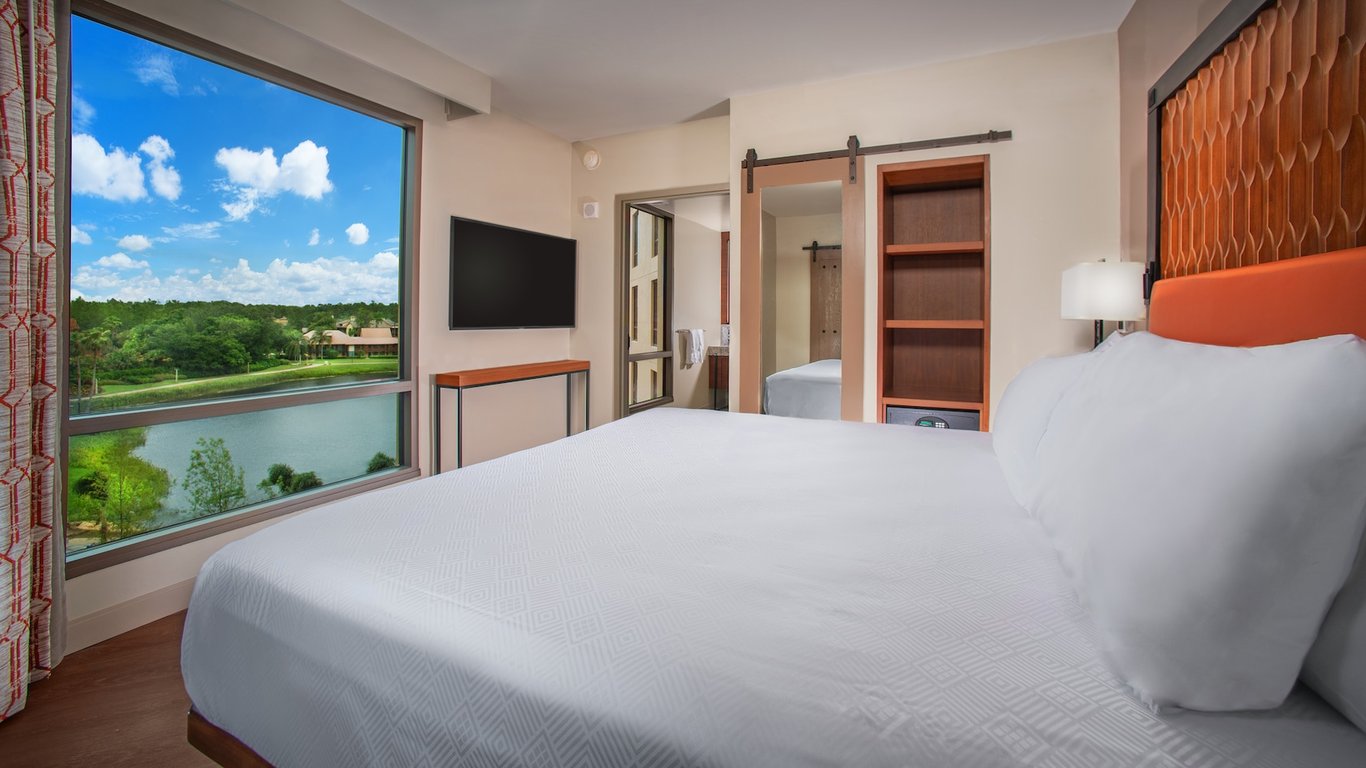 Tower - Deluxe Suite - Club Access