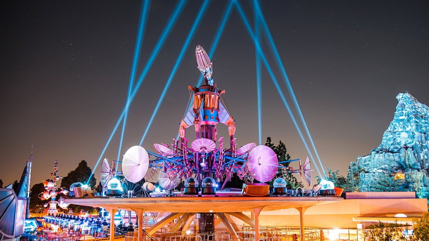 Tomorrowland Skyline Terrace thumbnail