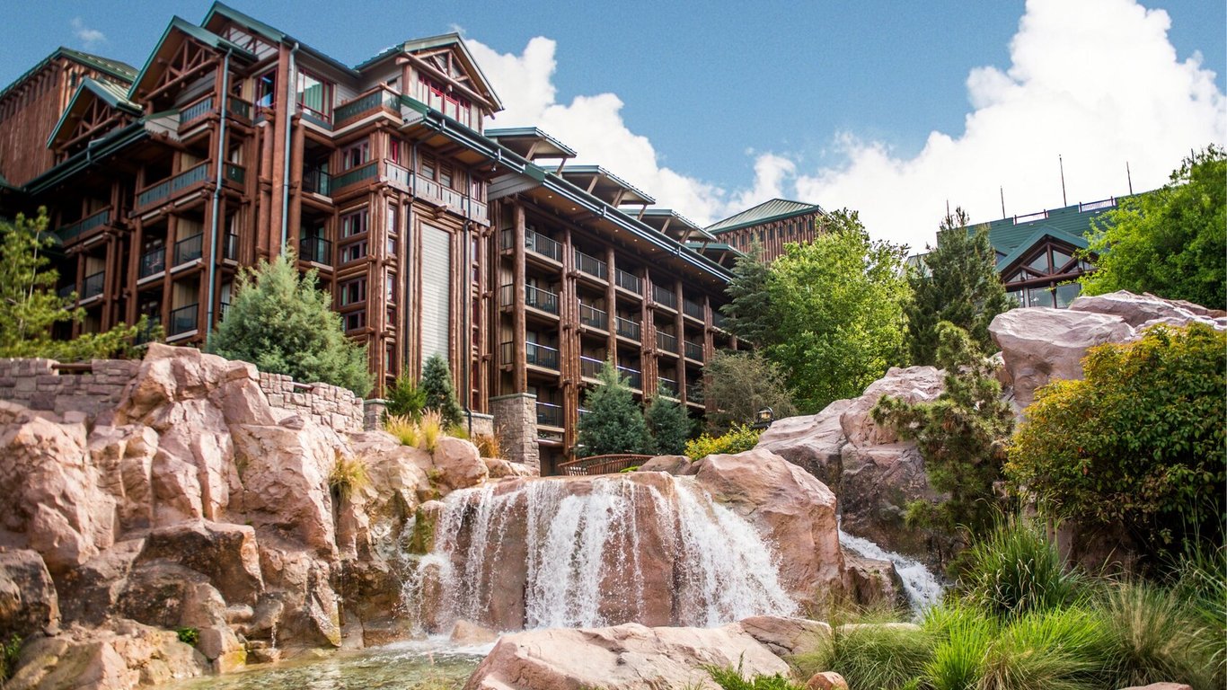 Disney's Wilderness Lodge thumbnail