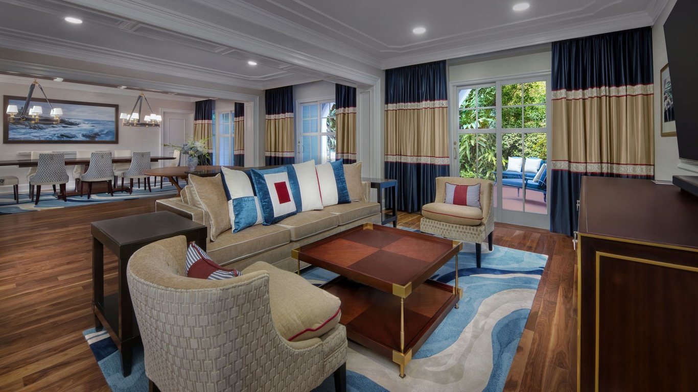 Captain's Deck Suite - Club Level Access