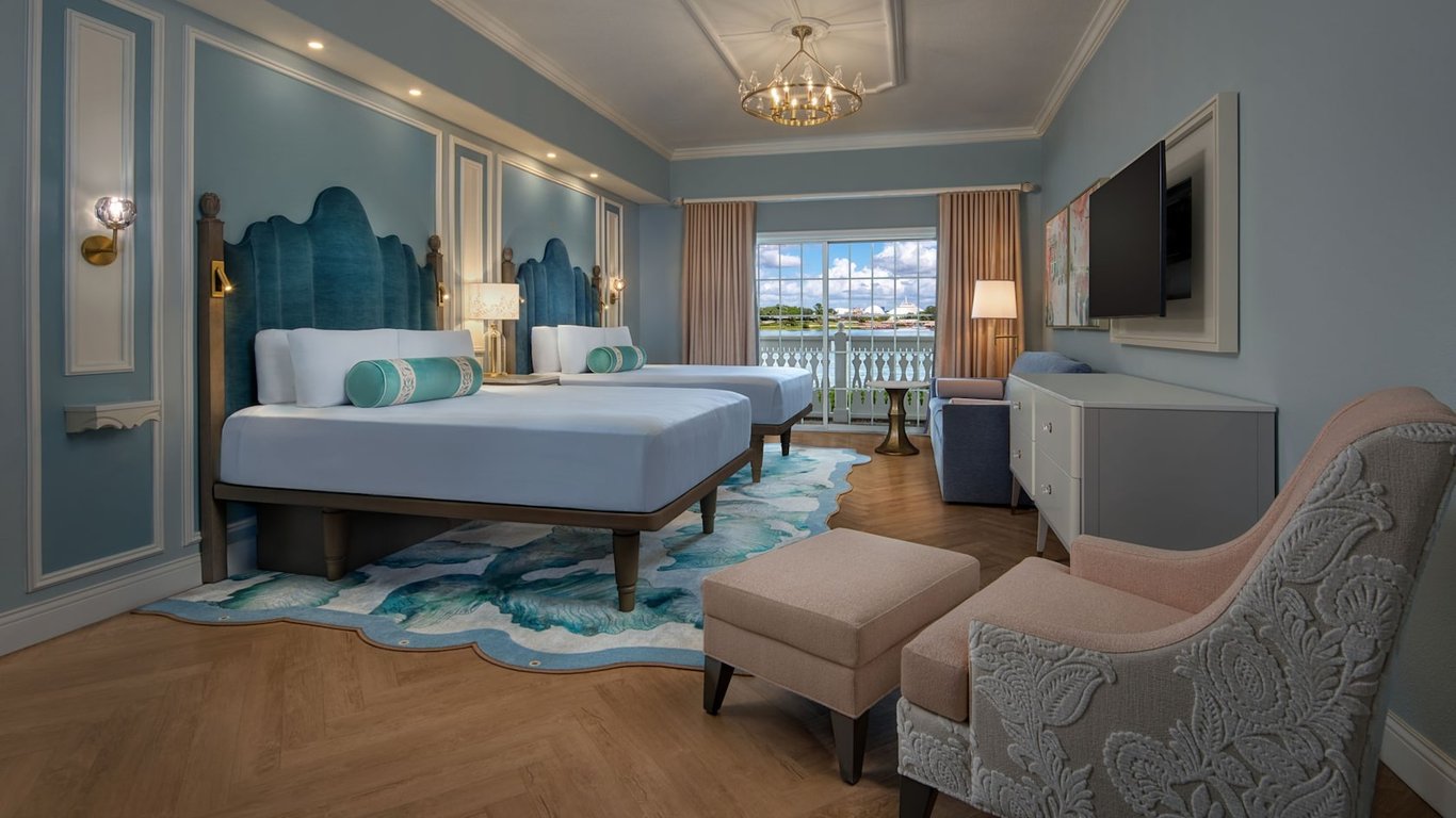 Theme Park View - Club Level