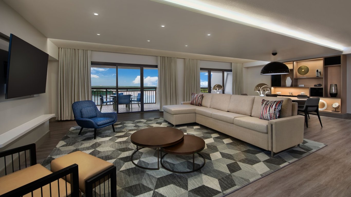 Water View - 1 Bedroom Suite - Club Level