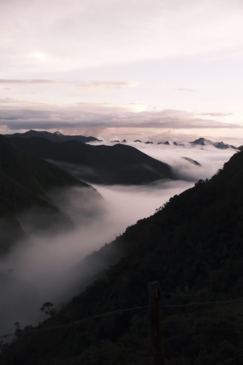 Un mar de nubes cubre el cañón al amanecer