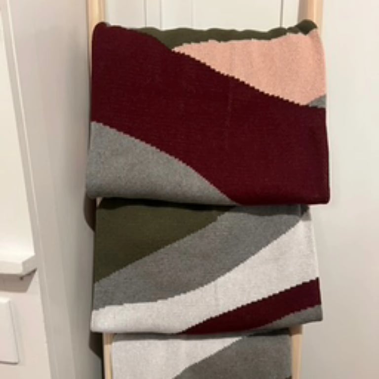 The Advinture Throw