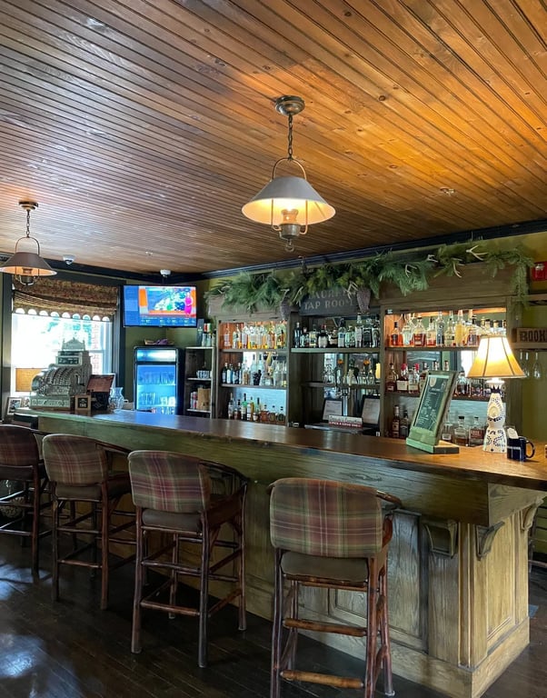 Savor The Laurel's Sunset Sips