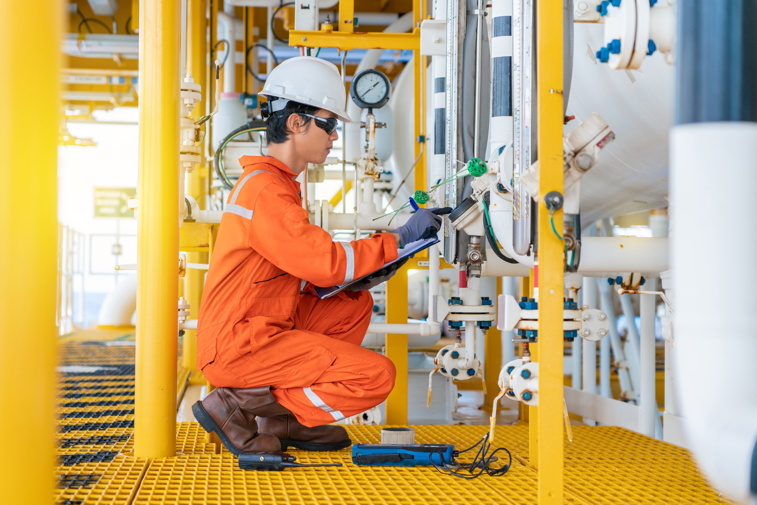 Holman employee performing diagnosis