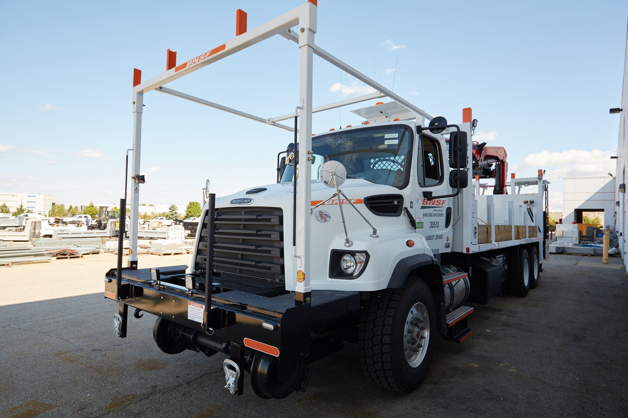 Heavy duty crane truck
