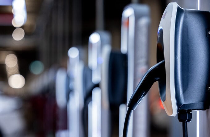 Ladeinfrastruktur für die zentrale Verwaltung von E-Mobilität im Unternehmensfuhrpark