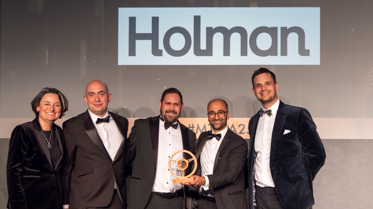 holman accepts the commercial fleet company of the year award