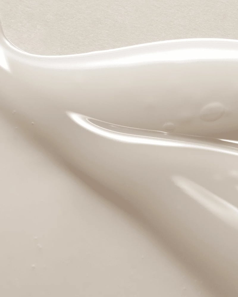 Dark Spot Correcting Glow Serum - Image 2