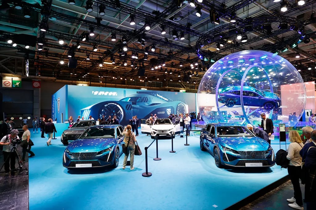 Présentation des nouveaux modèles électriques au Mondial de l'Automobile de Paris