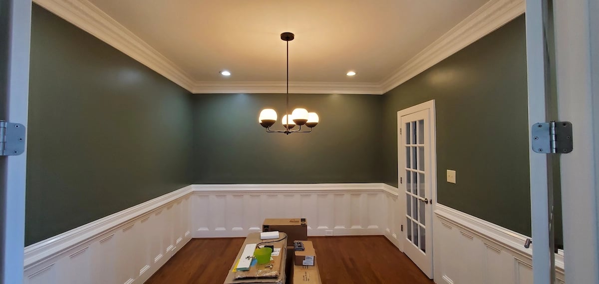 SW Svelte Sage Satin interior walls painted with Emerald interior paint.