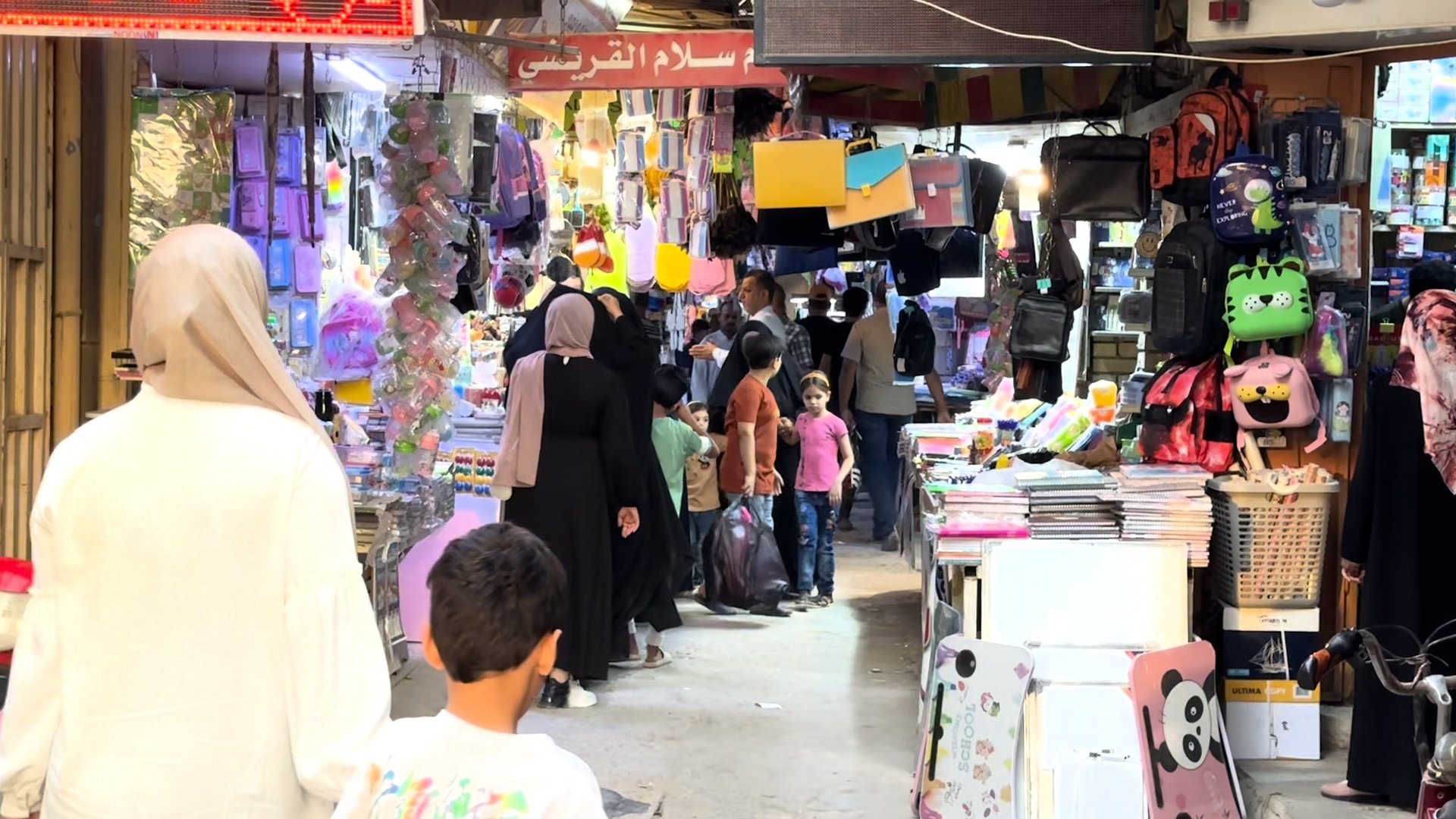 "أيها البقالون.. لا تبيعوا القرطاسية رجاءً".. رسالة من أصحاب مكتبات الديوانية!