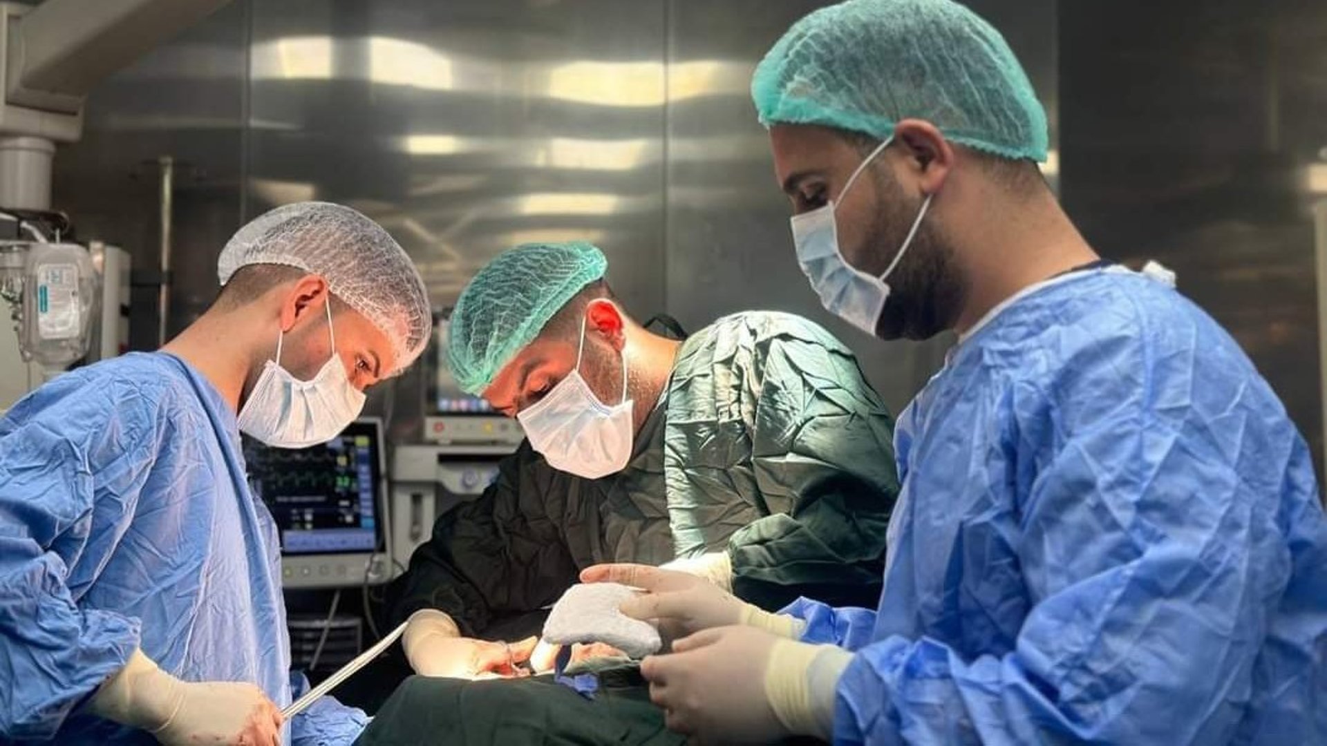 فريق طبي في تلعفر ينجح بإنقاذ أربعيني بعد عملية نادرة.. هذه جردة حساب المستشفى