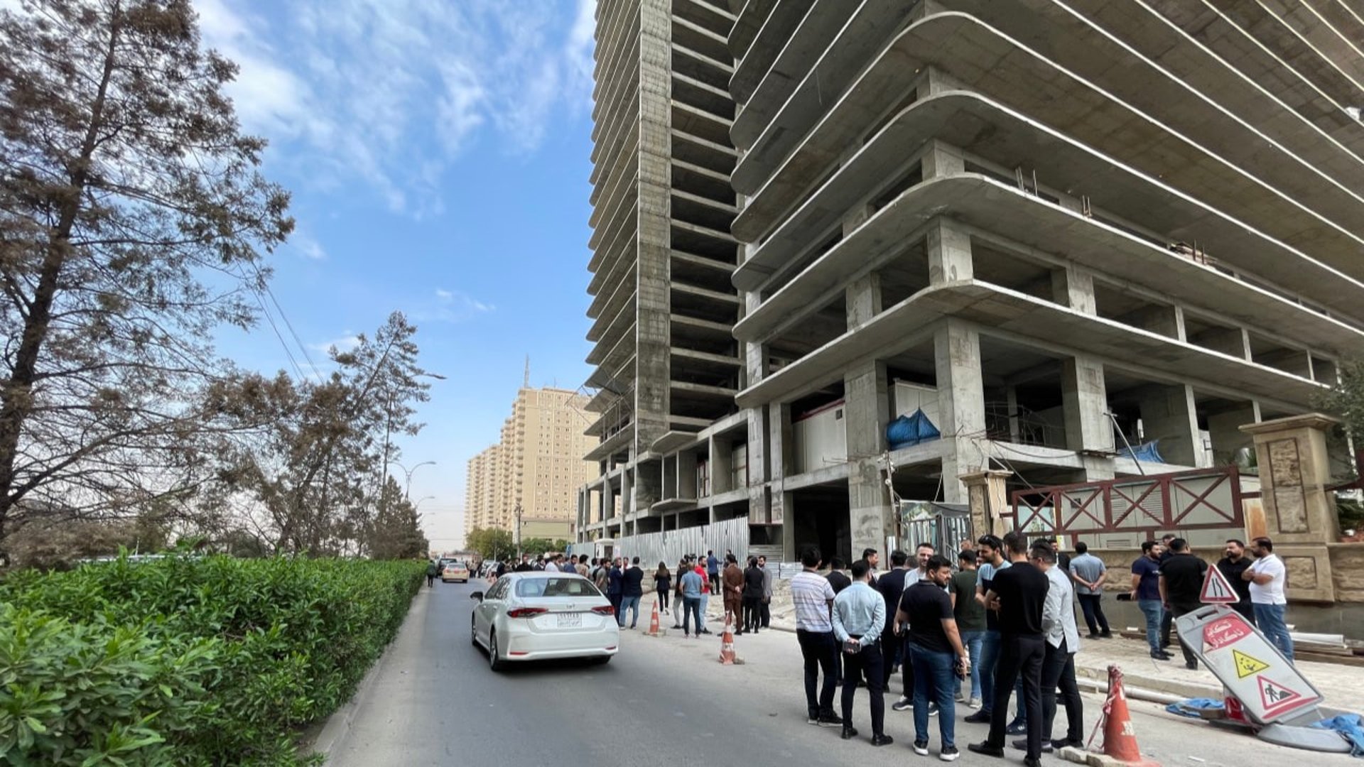 صور: مظاهرة في أرقى أحياء أربيل احتجاجاً على اختفاء العمال من "البرج الإنكليزي"