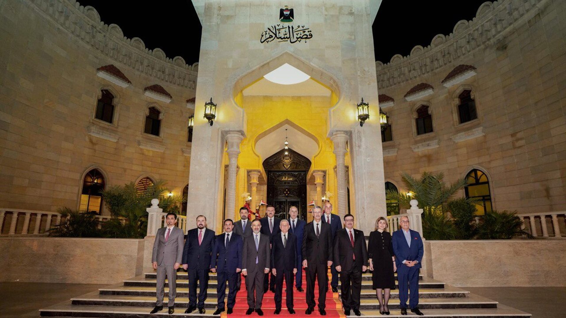 صورة أمام قصر السلام.. رئيس الجمهورية يستضيف عدداً من الوزراء