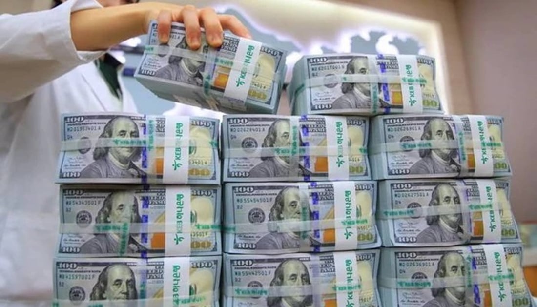 The dollar is out of control - What will happen in Iraqs banks on Sunday