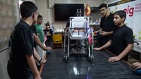 فيديو: روبوت عراقي يفوز على الأمريكان.. 