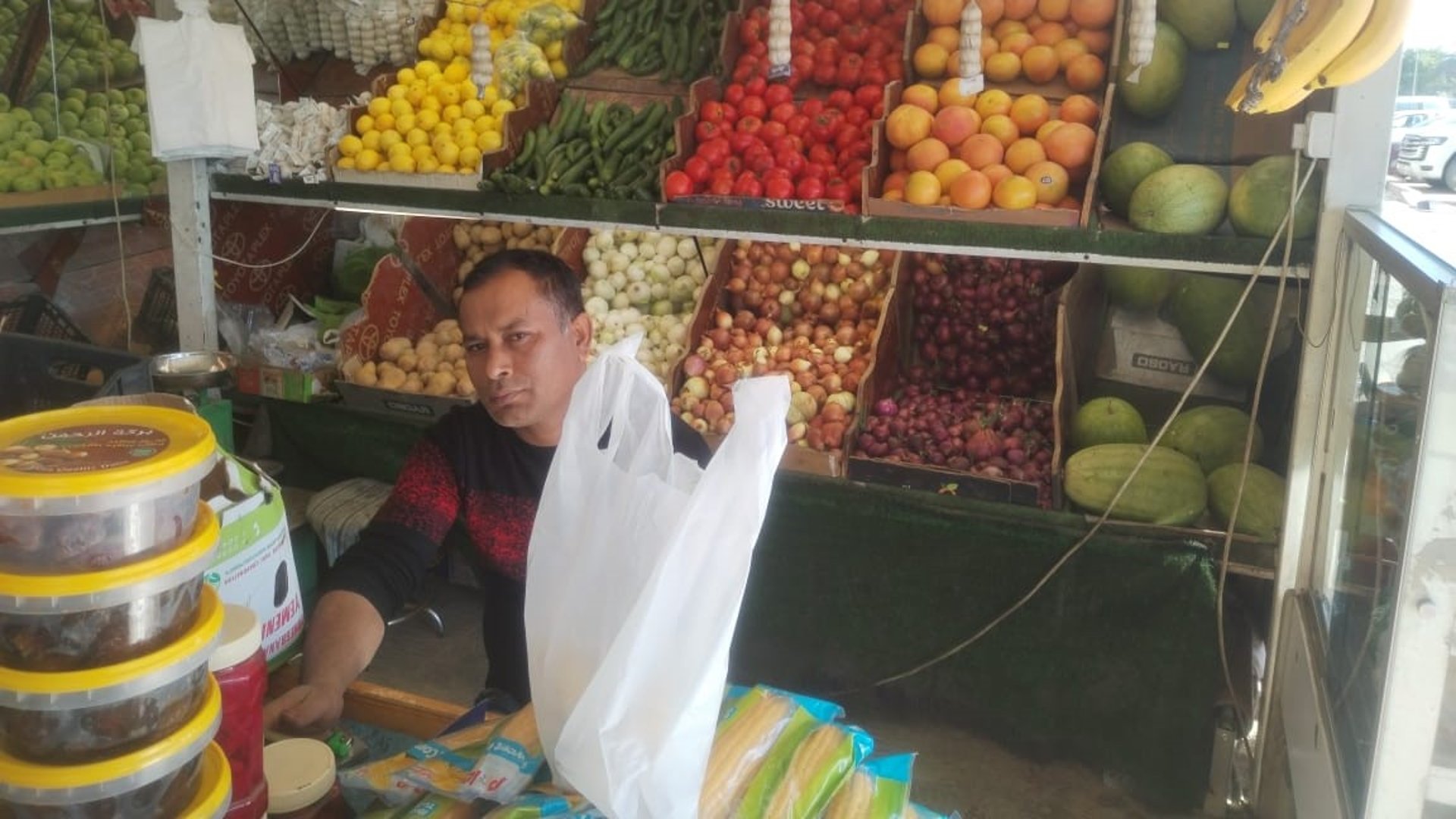 صور: أسواق المنطقة الخضراء الأغلى في بغداد.. البضاعة تدخل بشق الأنفس