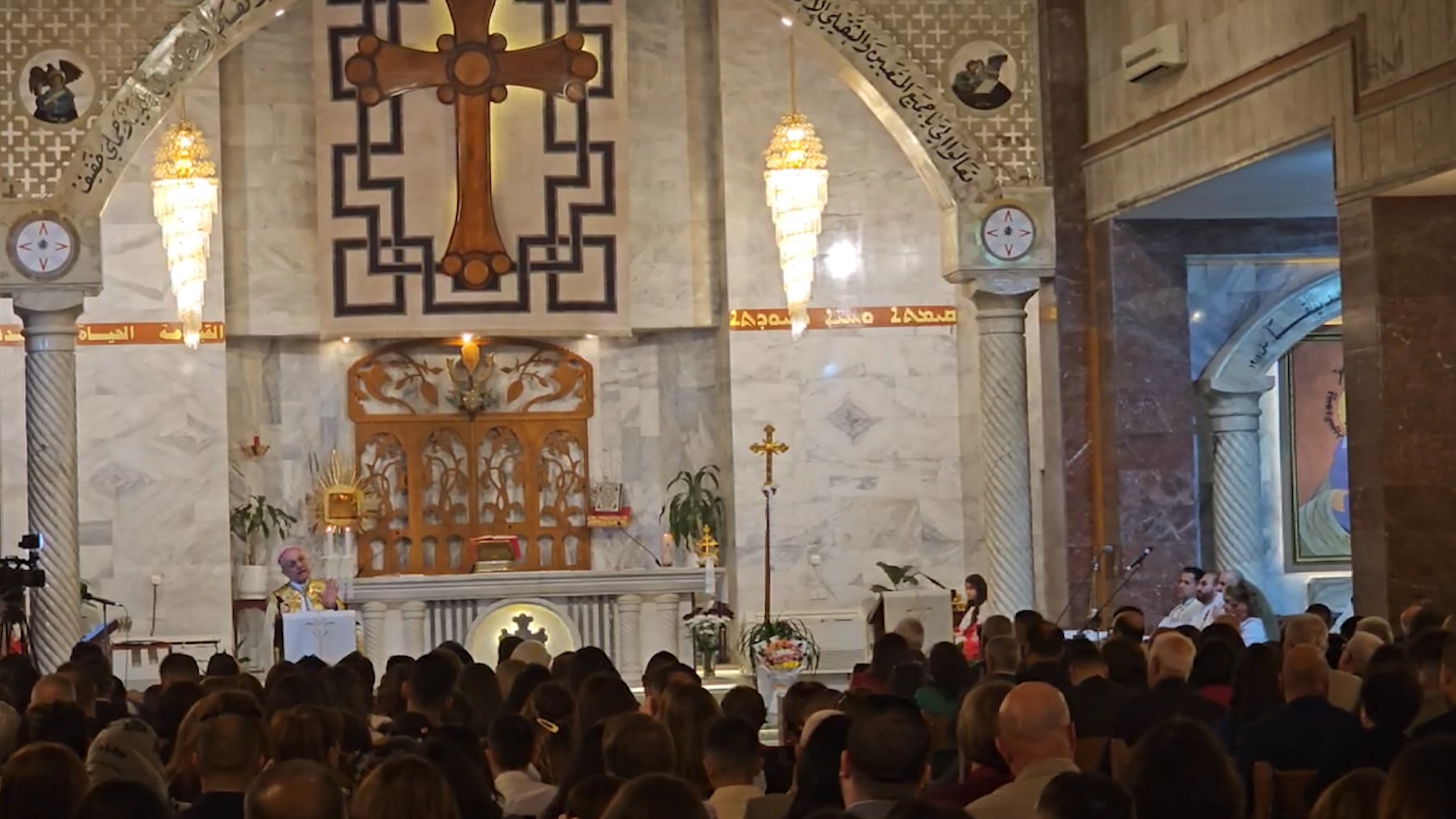 انتهى الصوم المسيحي.. شاهد: كركوك تحتفل بانبعاث المسيح في كاتدرائية القلب الأقدس