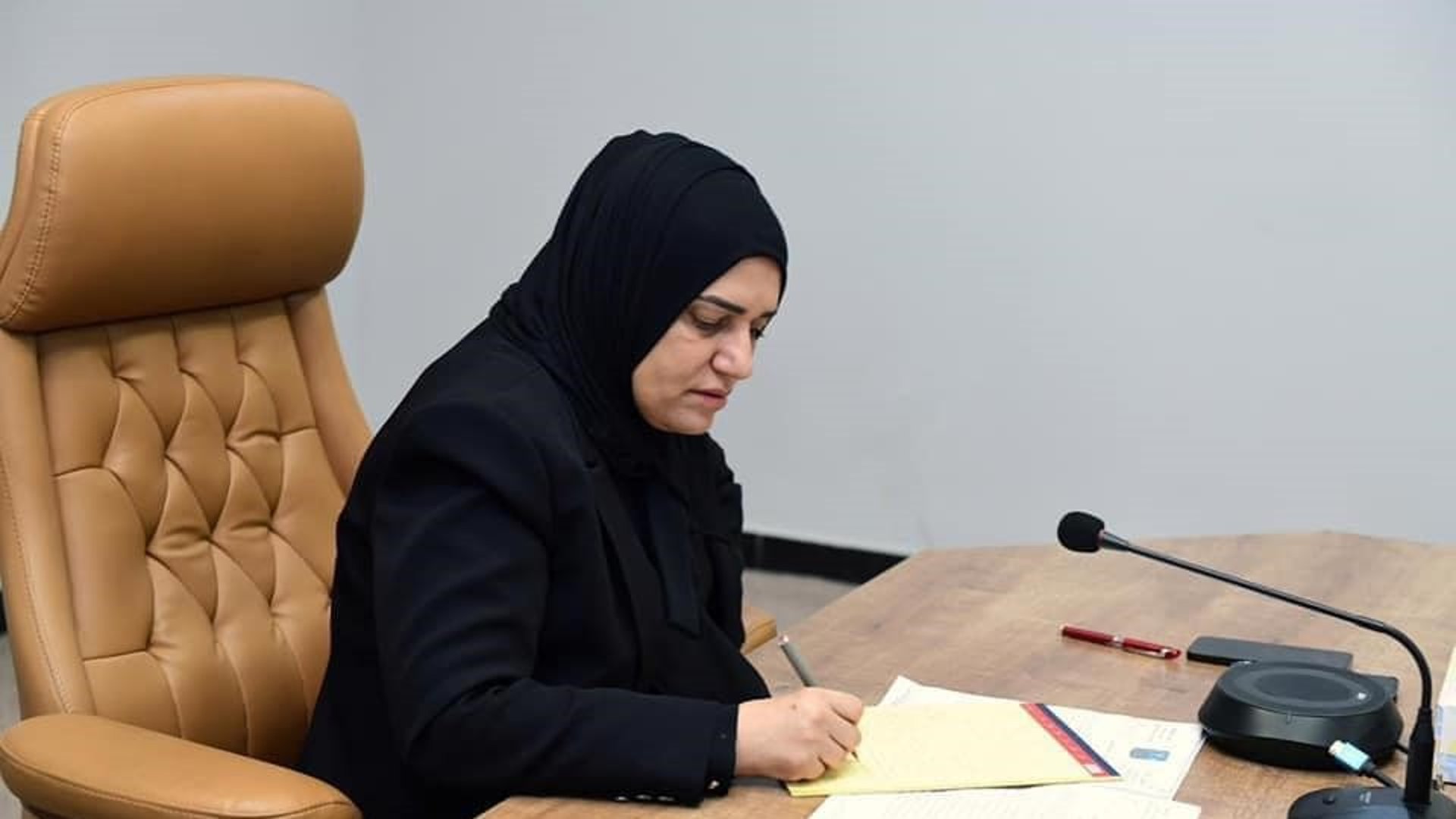 طيف سامي توجه موظفي البنك المركزي والرافدين والرشيد بالدوام يومي الجمعة والسبت
