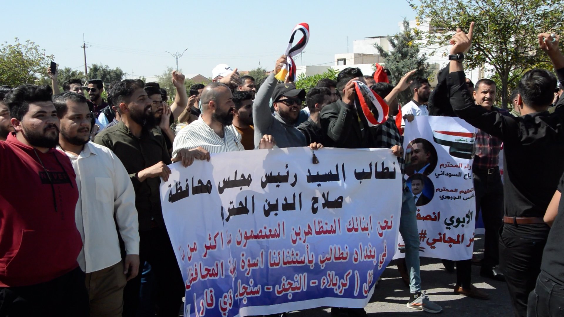فيديو من تظاهرة صلاح الدين: رئيس مجلس المحافظة وعد المحاضرين بتعيينات