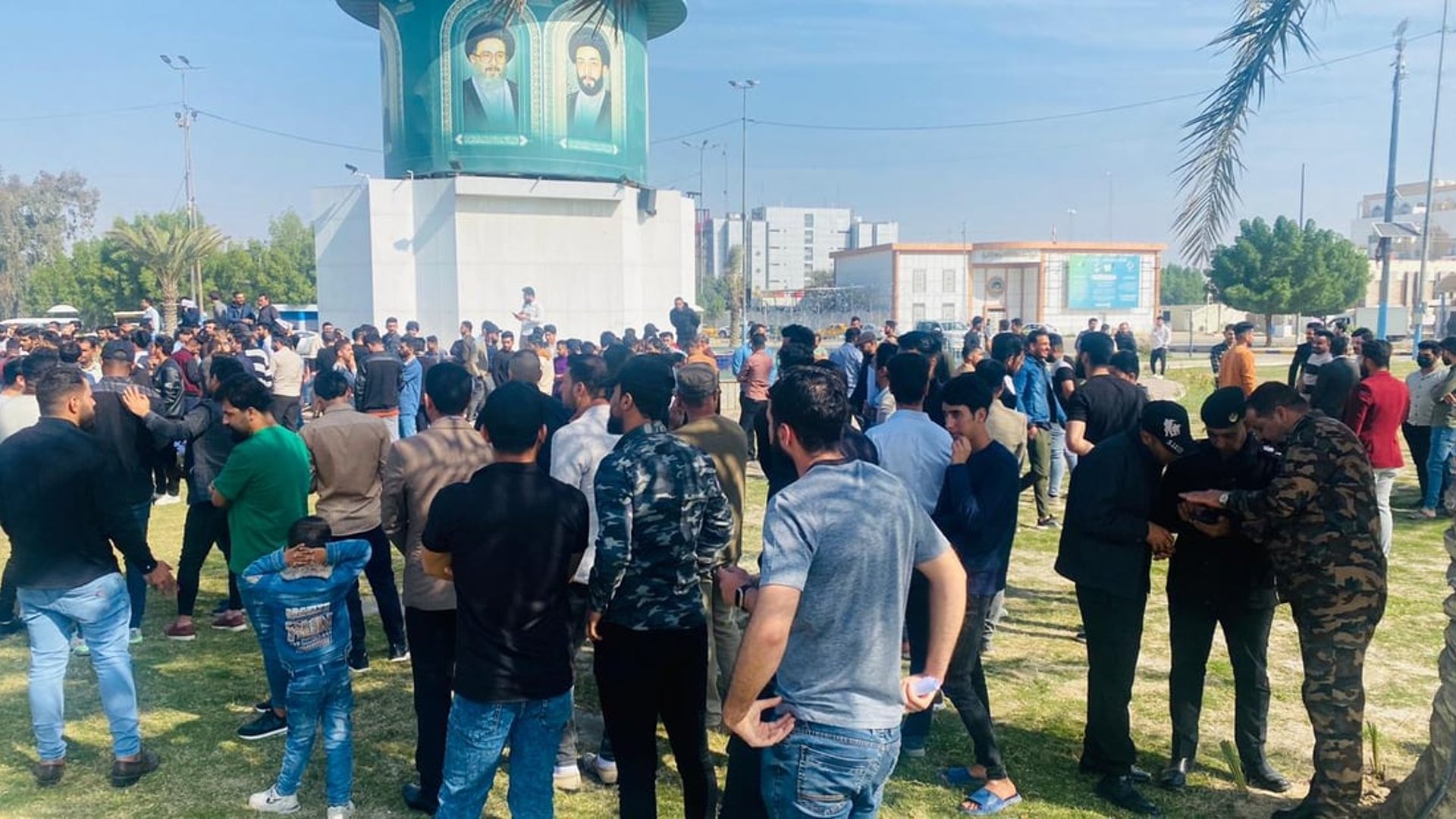 Dozens of Najaf graduates stage protest demanding public sector jobs