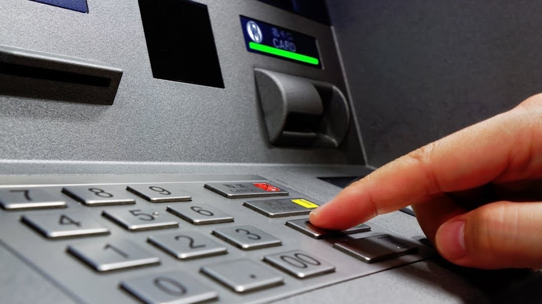 Erbil: Withdrawing the dollar via ATM machines stopped by a decision of the Central Bank