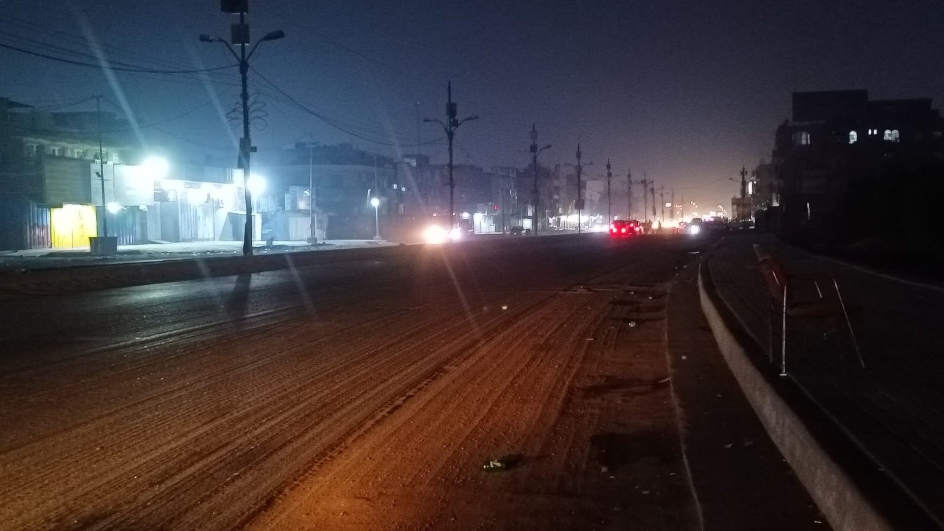 صور: الشارع الرئيس في منطقة المشتل البغدادية مظلم وخطير منذ 4 أشهر