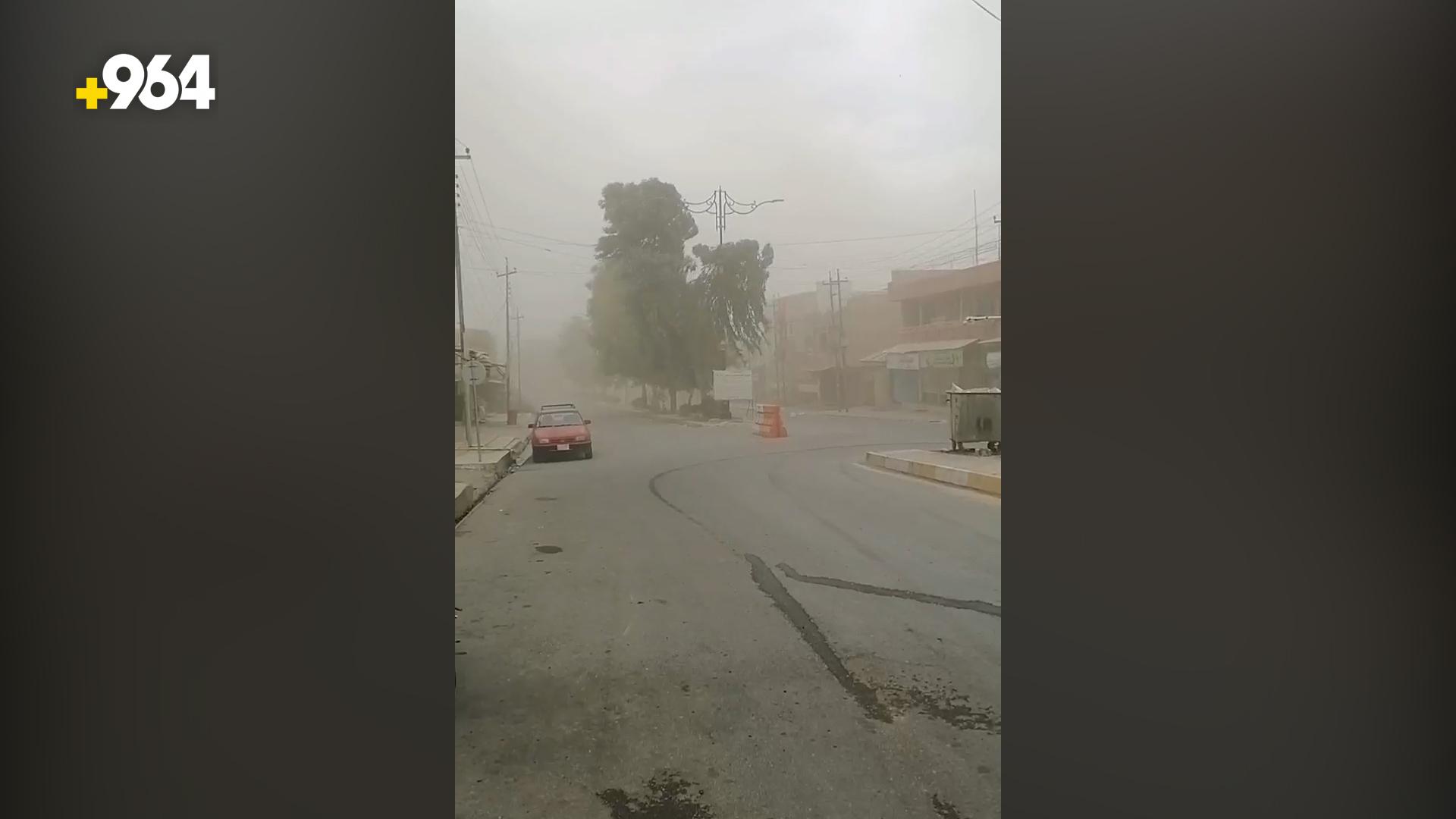 فيديو:  أمطار خفيفة وعواصف ترابية في تلعفر وكركوك والمستشفيات تستقبل حالات اختناق