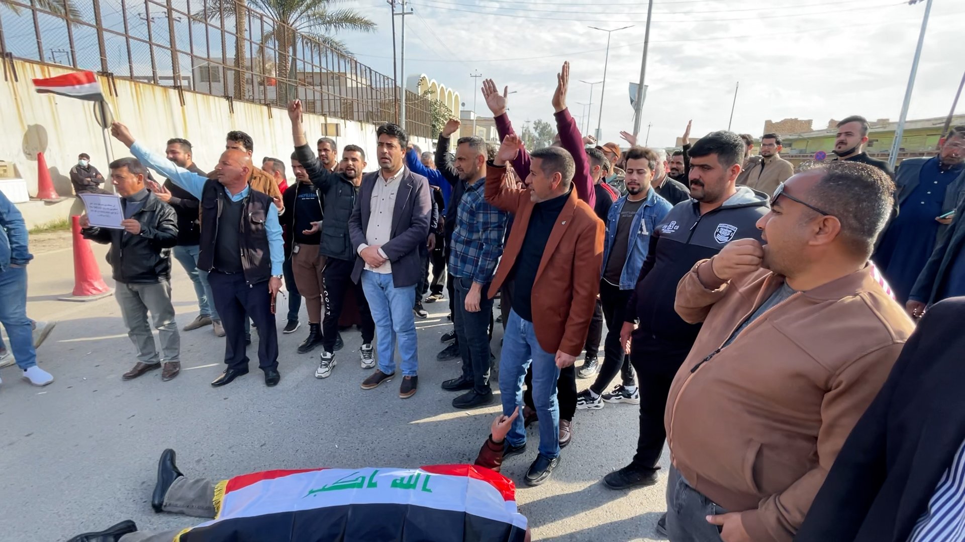 "جهات متنفذة تطالبنا بالإيجارات".. تظاهرة حاشدة لأصحاب البسطيات في ديالى