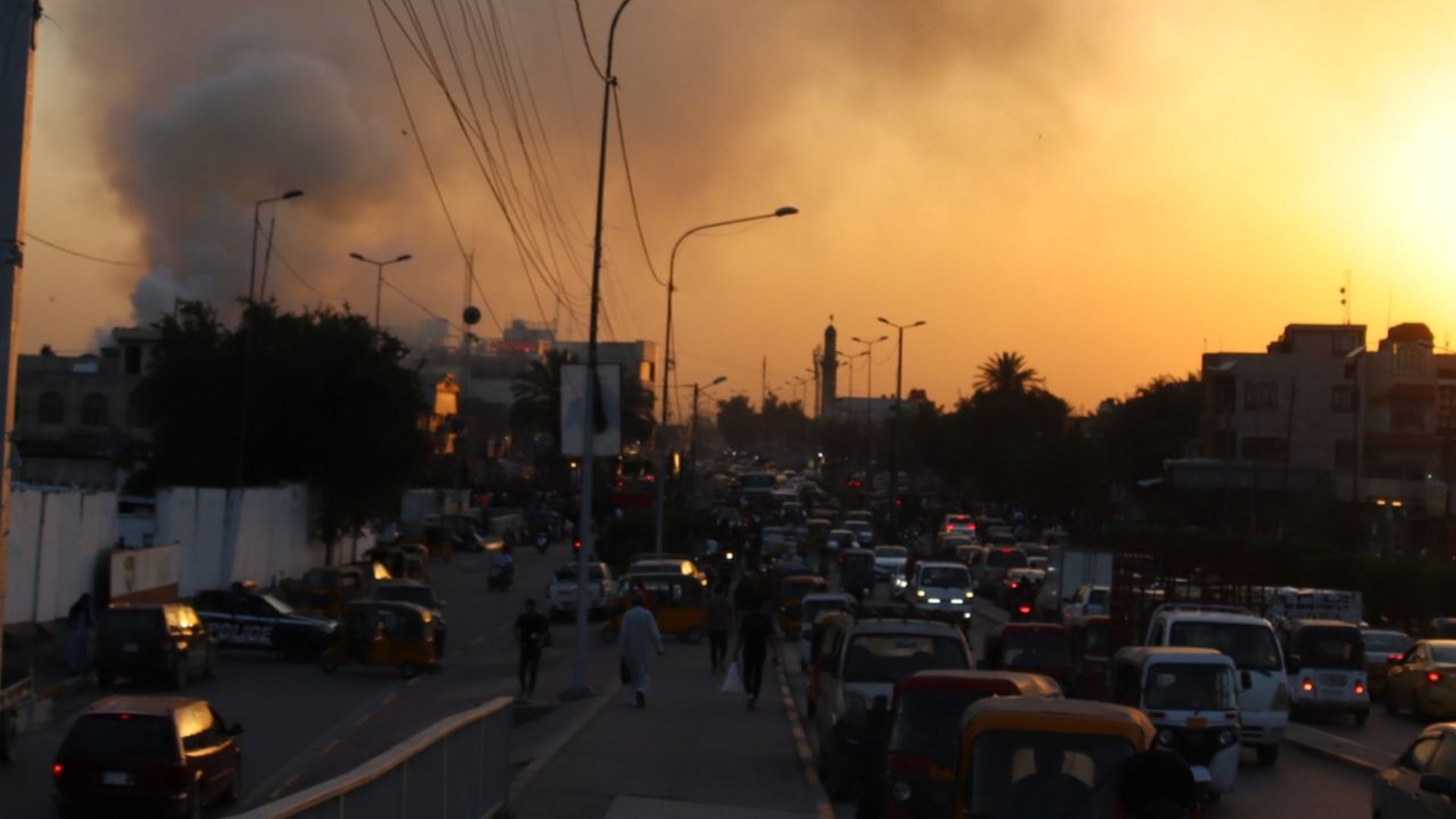 صور: إخماد حريق الشعلة شمال بغداد.. خسائر مادية وبلا إصابات