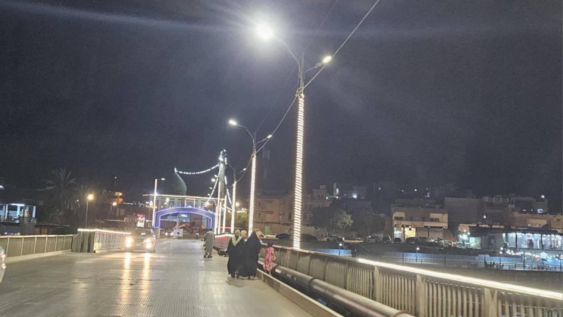 استياء في هيت.. إلغاء ممر المشاة على الجسر الوحيد لصالح أنبوب (صورة)