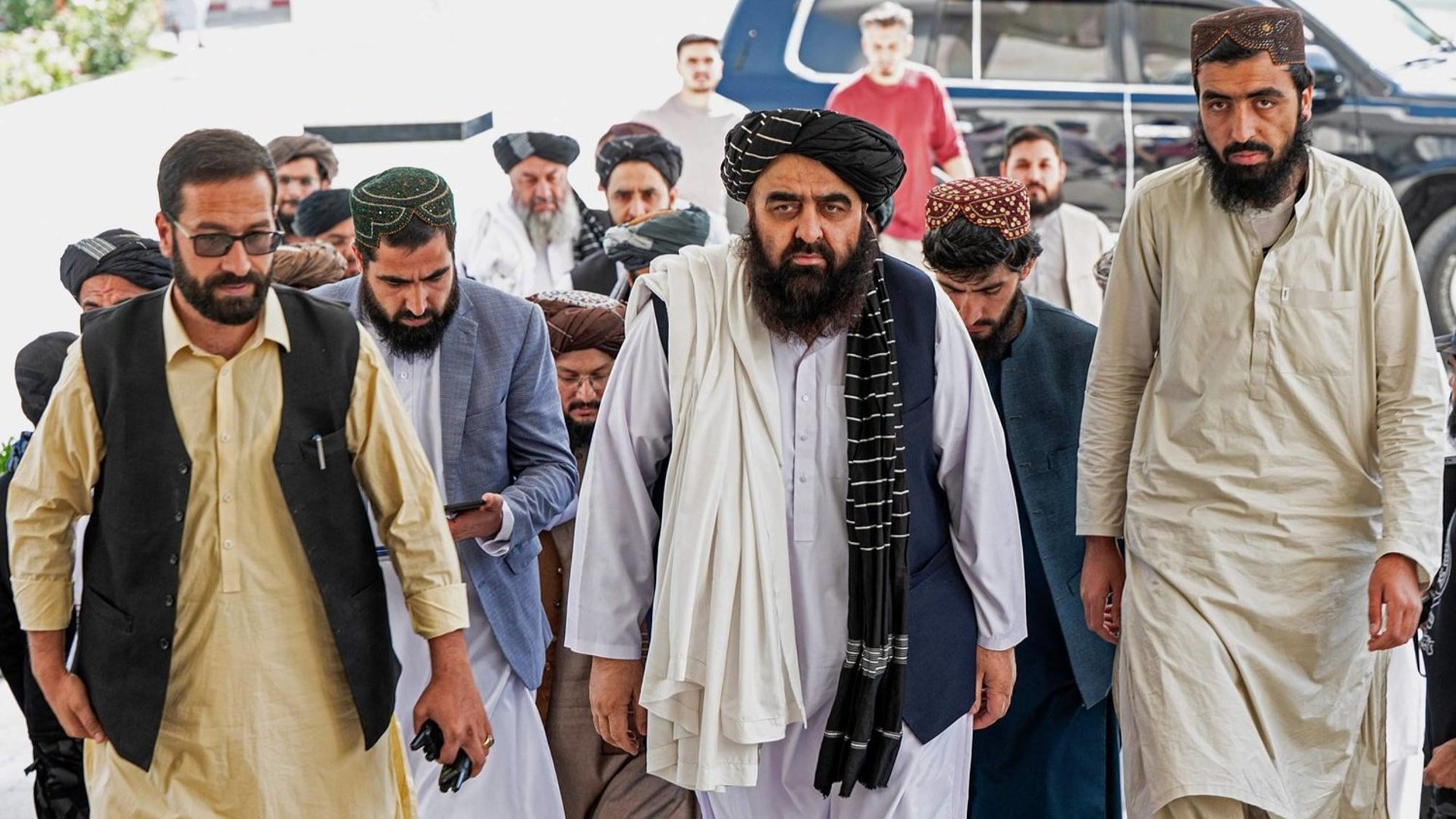 حكومة طالبان تشيد بأدوار إبراهيم رئيسي