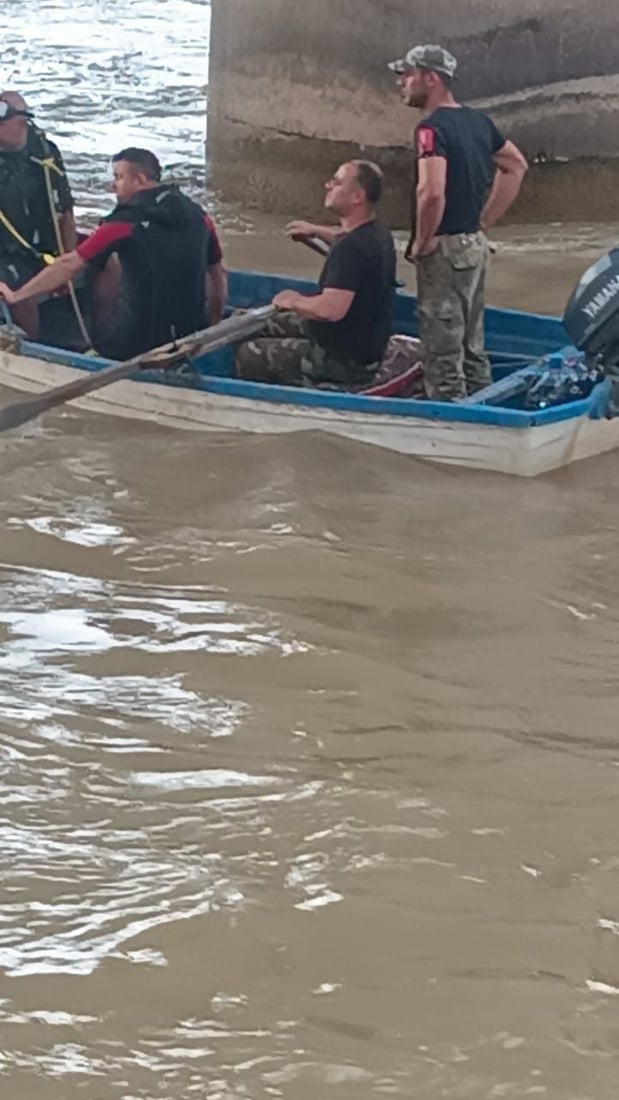 الحشد يواصل البحث عن أحد مقاتليه في نهر الزاب.. غرق وهو يحاول إنقاذ ابنته