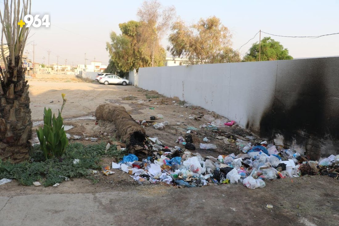 صور من كركوك: المدارس الحديثة لم تعد كذلك.. الأهالي حاصروها بحرائق النفايات